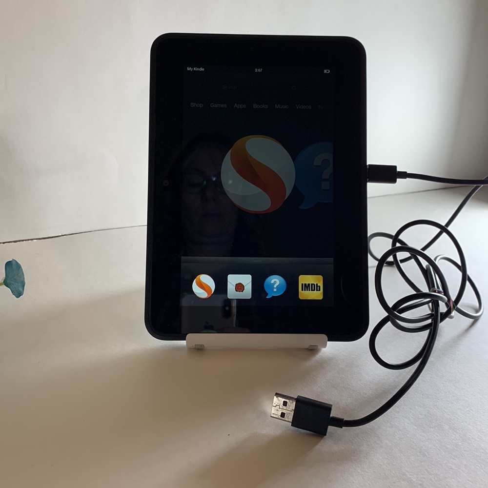 Amazon Black Kindle eBook Reader with USB Cable